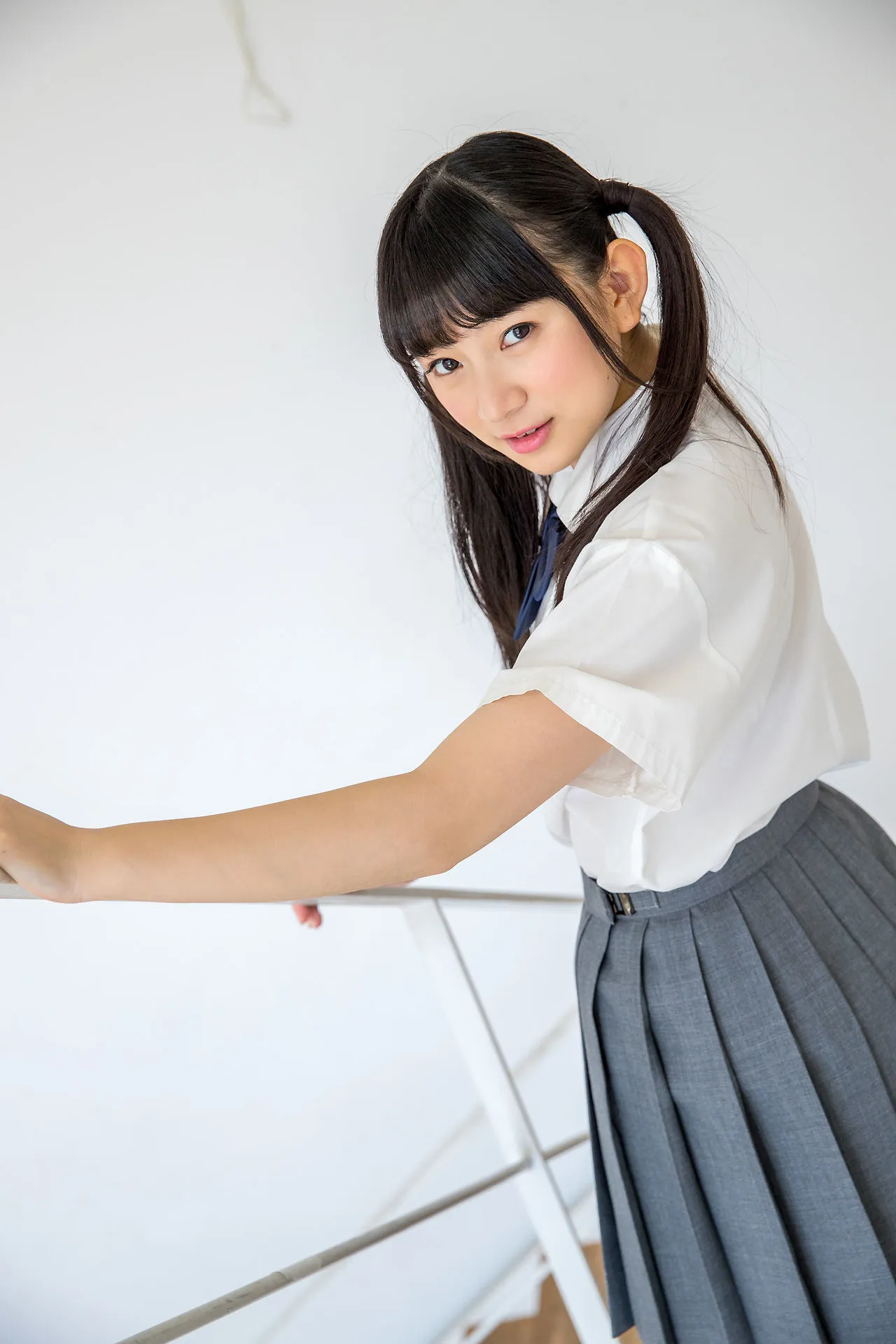 刚成年的妹妹脱衣表演直播